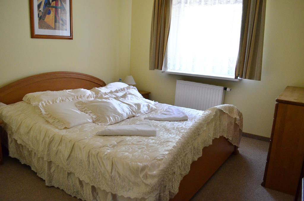 Hotel Mikorzyn Ślesin Quarto foto